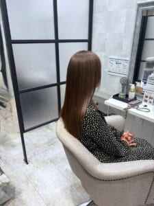 朝のうねりと白髪を整える、ストレートアイロンの見方