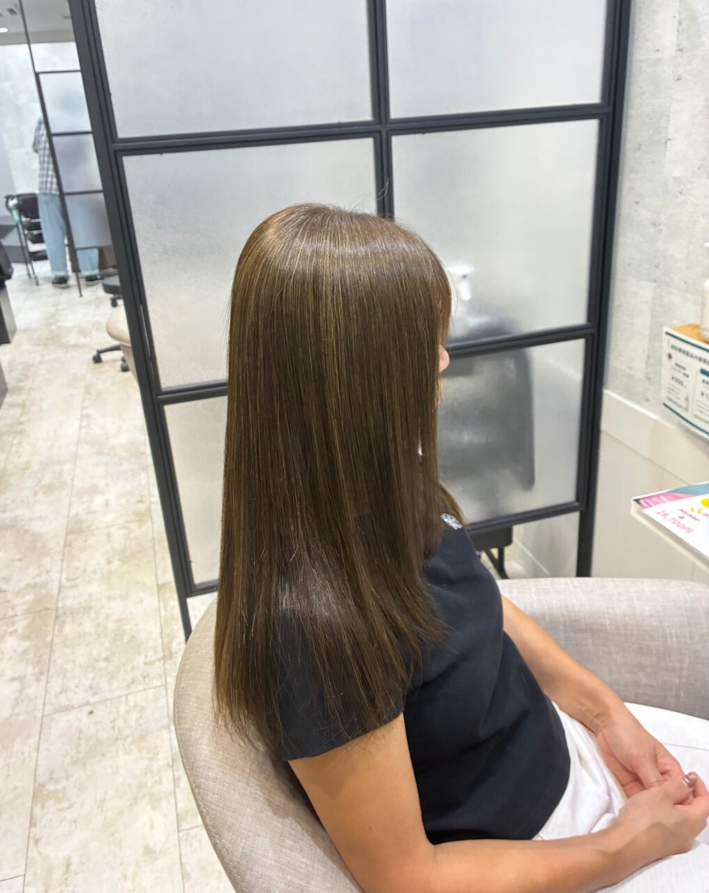 大人女性におすすめのオリーブベージュ(Yeeee.s ブログ掲載写真)
